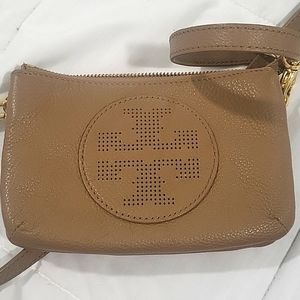TORY BURCH PERFORATED LOGO CROSSBODY - TAN LEATHER